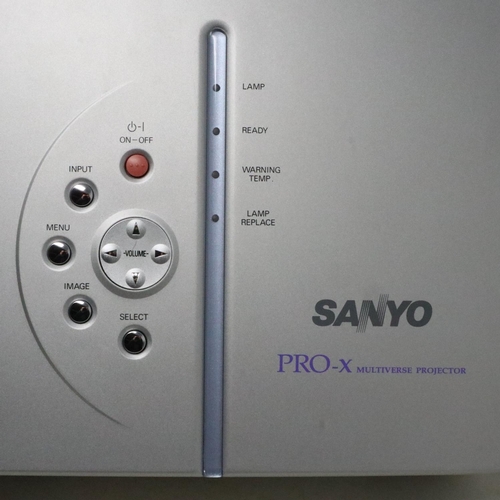 384 - Sanyo projector, model PLC-SW20A. UK P&P Group 2 (£20+VAT for the first lot and £4+VAT for subsequen... 