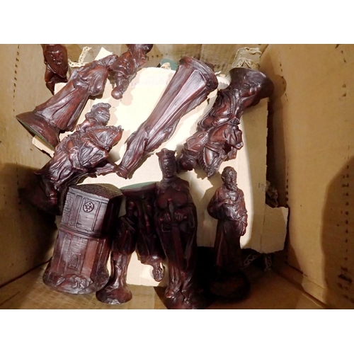 1486 - Studio Anne Carlton resin chess pieces, no board, 32 pieces ( complete ) minor scratches to some, no... 