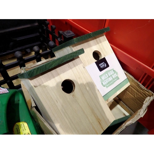 1687 - Four bird boxes. Not available for in-house P&P