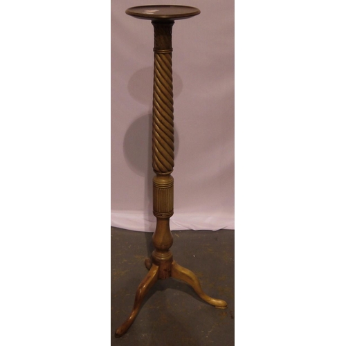 2083 - An Edwardian walnut Torchere, with tapering twist stem and tripod supports, H: 135cm, top D: 28cm. N... 