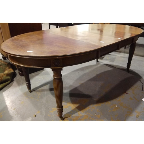 2087 - A late 19th century mahogany extending dining table, with two additional leaves, reeded supports and... 