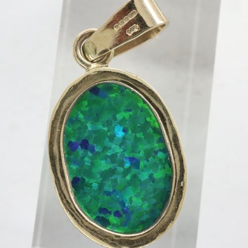 64 - 9ct gold and synthetic black opal pendant, H: 35 mm, 3.3g. UK P&P Group 0 (£6+VAT for the first lot ... 