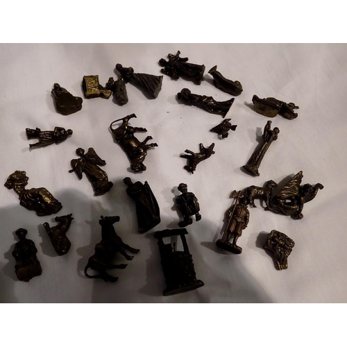 1060 - Mixed brass miniature figurines. UK P&P Group 1 (£16+VAT for the first lot and £2+VAT for subsequent... 