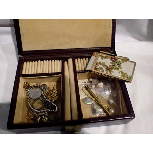 1071 - Jewellery box with contents. UK P&P Group 1 (£16+VAT for the first lot and £2+VAT for subsequent lot... 