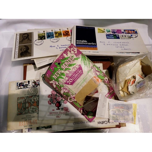 1083 - Quantity of mixed stamps etc. UK P&P Group 1 (£16+VAT for the first lot and £2+VAT for subsequent lo... 