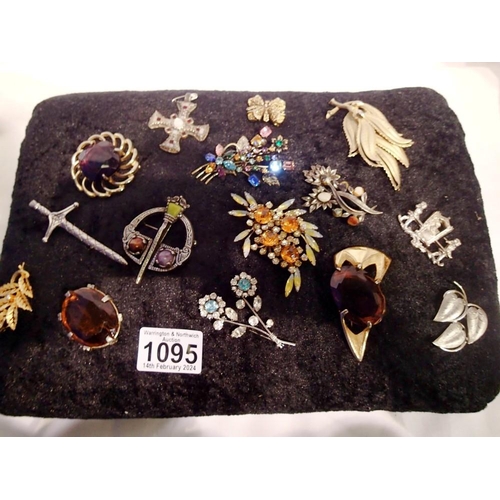 1095 - 15 brooches on cushion. UK P&P Group 1 (£16+VAT for the first lot and £2+VAT for subsequent lots)