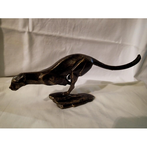 1199 - Bronzed cast iron running cheetah. UK P&P Group 1 (£16+VAT for the first lot and £2+VAT for subseque... 