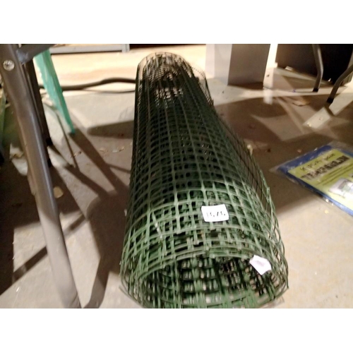 1676 - Roll of green garden fencing. Not available for in-house P&P