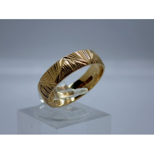 60 - 9ct gold band ring, size M, 2.3g. UK P&P Group 0 (£6+VAT for the first lot and £1+VAT for subsequent... 