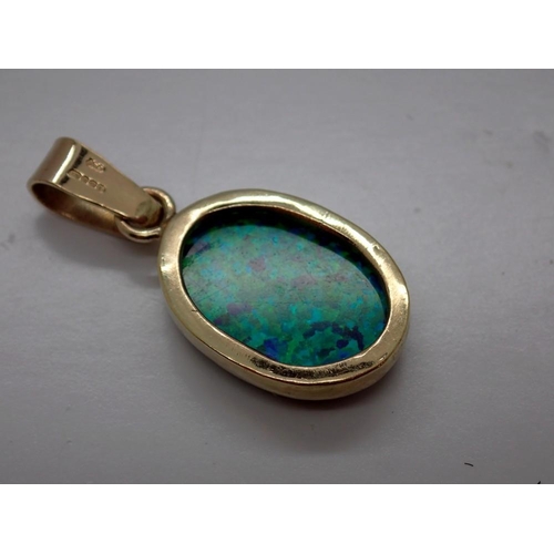 64 - 9ct gold and synthetic black opal pendant, H: 35 mm, 3.3g. UK P&P Group 0 (£6+VAT for the first lot ... 