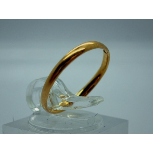 67 - 22ct gold wedding band, size K, 1.3g, slightly misshapen. UK P&P Group 0 (£6+VAT for the first lot a... 