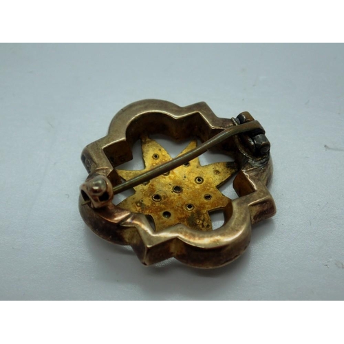 109 - Victorian unmarked gold brooch set with seed pearls, D: 25 mm, 3.5g. UK P&P Group 0 (£6+VAT for the ... 