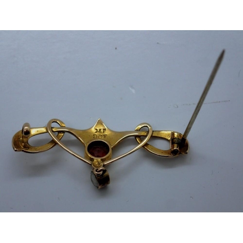 140 - 9ct gold Art Nouveau brooch stone set with pearl, L: 40 mm, 2.6g. UK P&P Group 0 (£6+VAT for the fir... 