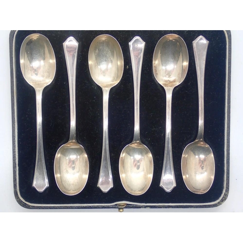 178 - Six hallmarked silver spoons, Birmingham assay, 45g, cased. UK P&P Group 1 (£16+VAT for the first lo... 