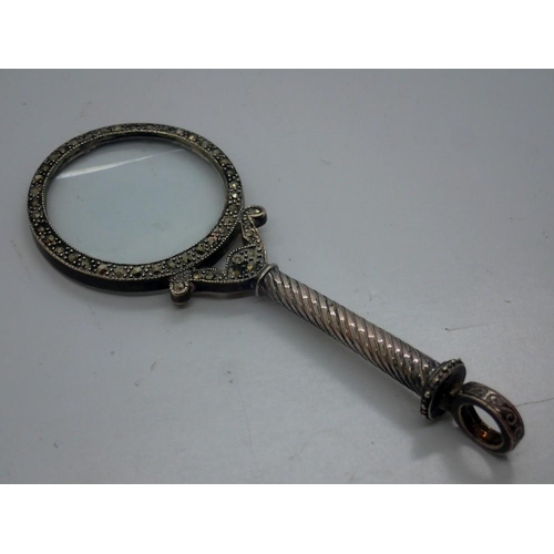 184 - 925 silver and marcasite pendant magnifying glass, H: 90 mm. UK P&P Group 1 (£16+VAT for the first l... 