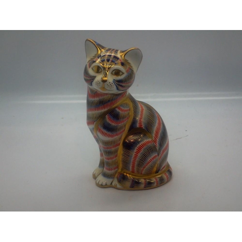 266 - Royal Crown Derby seated cat paperweight with gold stopper, no cracks or chips, H: 13 cm. UK P&P Gro... 