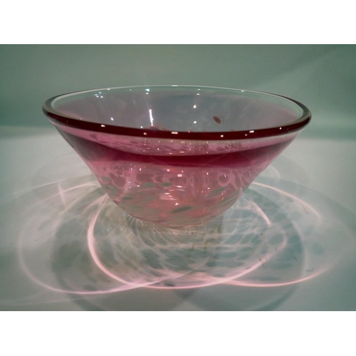 320 - Jan Kocian art glass bowl D: 17 cm, and a further Murano glass bowl (2). Not available for in-house ... 