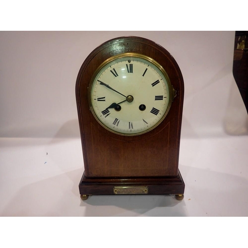 346 - Mahogany cased mantel clock by Samuel Marsh, key and pendulum present, H: 29 cm. UK P&P Group 3 (£30... 