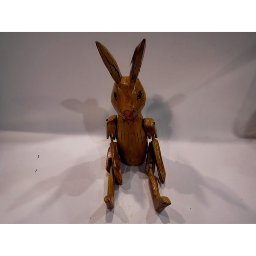 352 - Wooden shelf rabbit. UK P&P Group 2 (£20+VAT for the first lot and £4+VAT for subsequent lots)