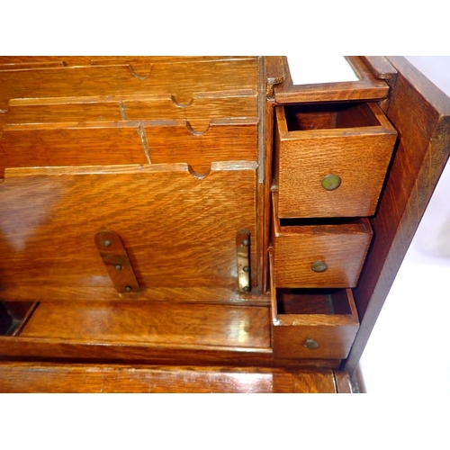 353 - Victorian oak writing slope with tooled leather fitted interior, appears in excellent condition, 43 ... 