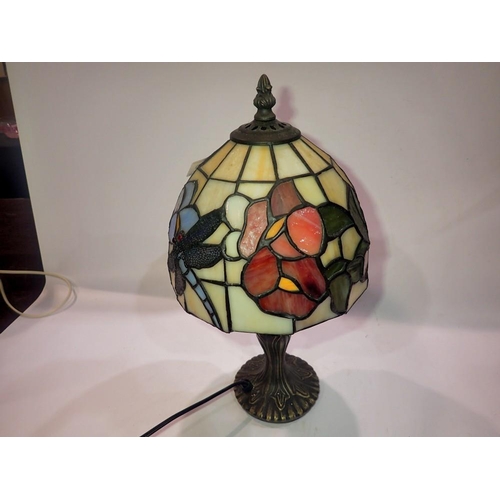 372 - Small brass based Tiffany style table lamp with dragonfly and floral decoration, H: 40 cm. All elect... 