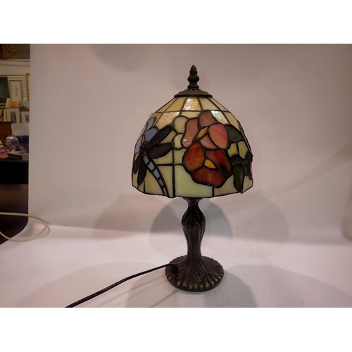 372 - Small brass based Tiffany style table lamp with dragonfly and floral decoration, H: 40 cm. All elect... 