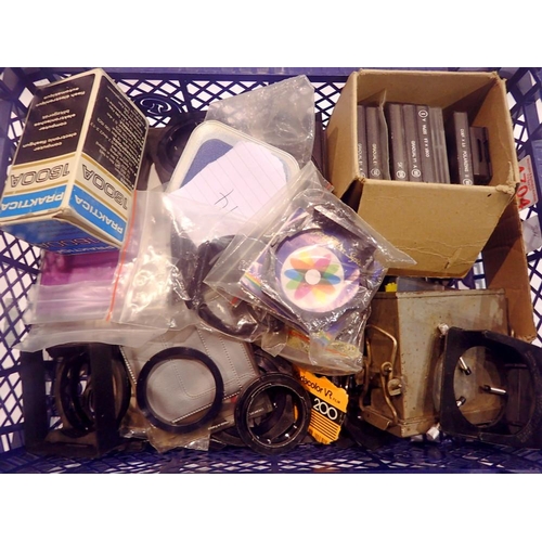 445 - Selection of camera filters including Cokin. UK P&P Group 2 (£20+VAT for the first lot and £4+VAT fo... 