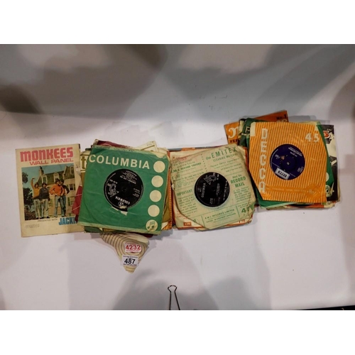 487 - Mixed 60s/70s singles to include Beatles. UK P&P Group 2 (£20+VAT for the first lot and £4+VAT for s... 