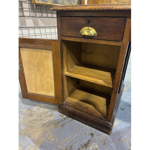 2071 - A Victorian oak twin pedestal partners desk, each side fitted with cupboards, one side with two draw... 