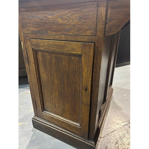 2071 - A Victorian oak twin pedestal partners desk, each side fitted with cupboards, one side with two draw... 