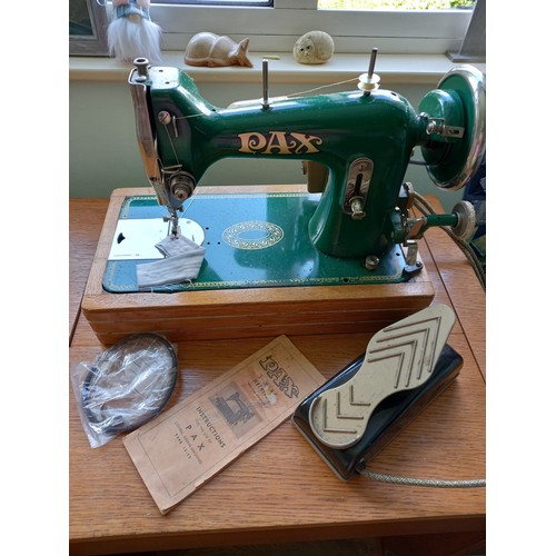 1374 - Pax sewing machine, type 12-13, with central bobbin, made in Belgium. Not available for in-house P&P