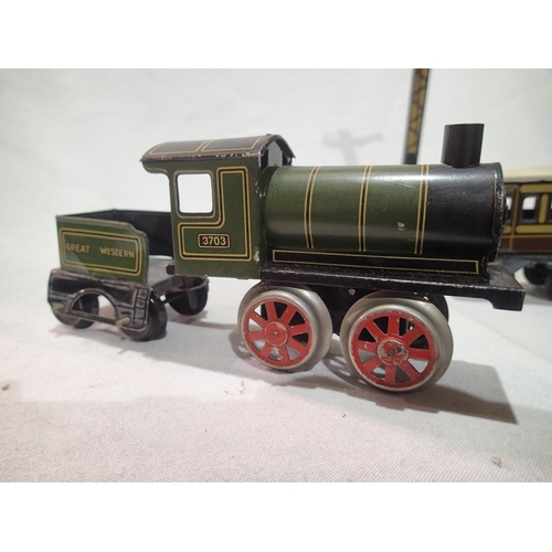 2087 - Bing clockwork 0.4.0 and tender, Great Western Green 3703 and two Chocolate Cream coaches, O gauge v... 