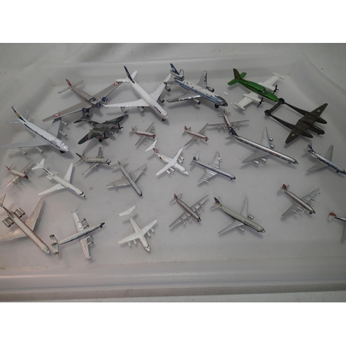 2215 - Selection of twenty five diecast aircraft, various makes and scales, mostly good condition, unboxed,... 