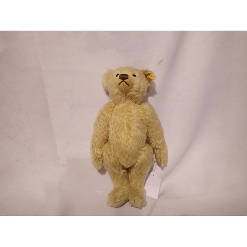 2240 - Steiff bear with jointed limbs, L: 28 cm and growler. UK P&P Group 1 (£16+VAT for the first lot and ... 