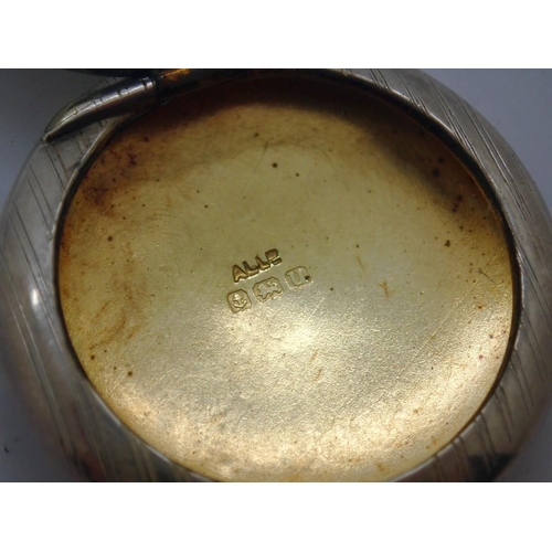 175 - Hallmarked silver rouge compact, with jump ring and gilt washed interior, D: 35 mm. UK P&P Group 1 (... 