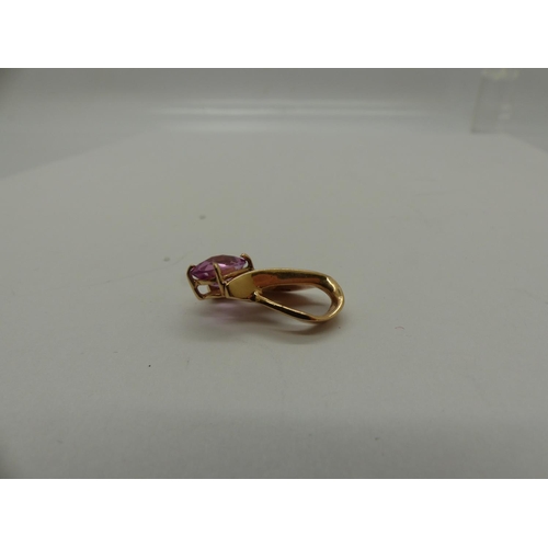 74 - 14ct gold pendant set with pink tourmaline and opal, H: 29 mm, 5.0g. UK P&P Group 0 (£6+VAT for the ... 