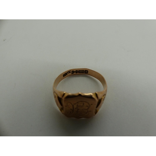 82 - 9ct signet ring, inscribed with initials EH, size Q/R, 3.3g. UK P&P Group 0 (£6+VAT for the first lo... 