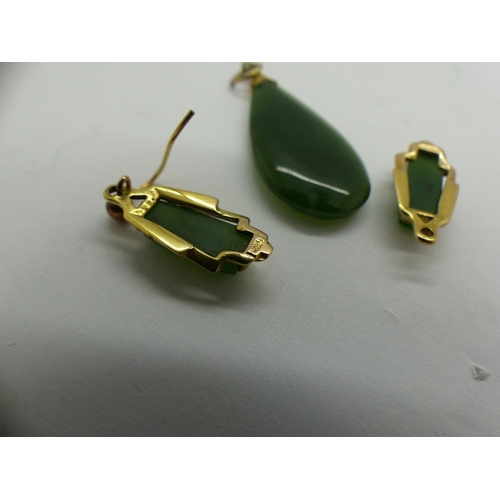 92 - Yellow metal mounted jade set pendant and pair of earrings, one earring lacking pin. UK P&P Group 1 ... 