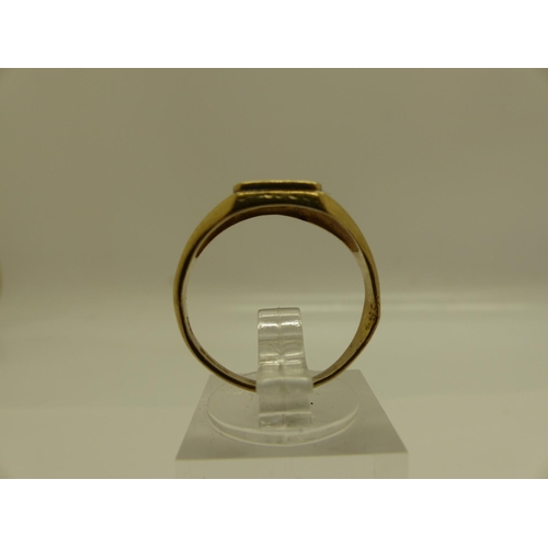 96 - 9ct gold signet ring set with cubic zirconia, size O, 2.5g. UK P&P Group 0 (£6+VAT for the first lot... 