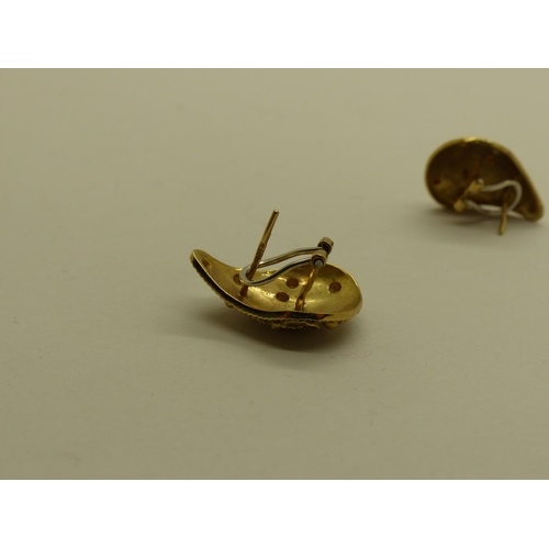 97 - Pair of 9ct gold earrings, 4.4g. UK P&P Group 0 (£6+VAT for the first lot and £1+VAT for subsequent ... 