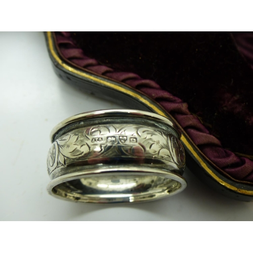 186 - Two hallmarked silver napkin rings, boxed, Chester assay, 15g. UK P&P Group 1 (£16+VAT for the first... 