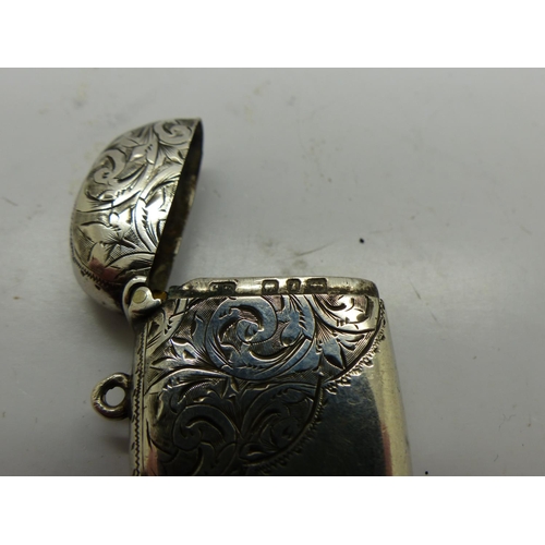 208 - Hallmarked silver vesta case, 12g. UK P&P Group 0 (£6+VAT for the first lot and £1+VAT for subsequen... 