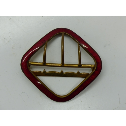 225 - Yellow metal and red enamelled buckle, L: 60 mm. UK P&P Group 1 (£16+VAT for the first lot and £2+VA... 