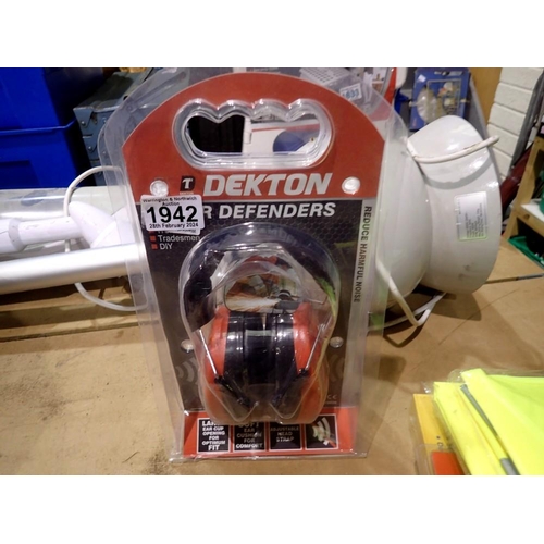 1942 - Dekton ear defenders. Not available for in-house P&P