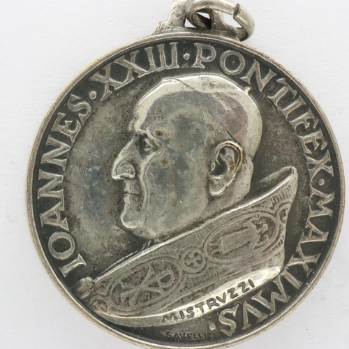 2082 - 1862 silver Papal medal of John XXIII, nEF with mount. UK P&P Group 0 (£6+VAT for the first lot and ... 