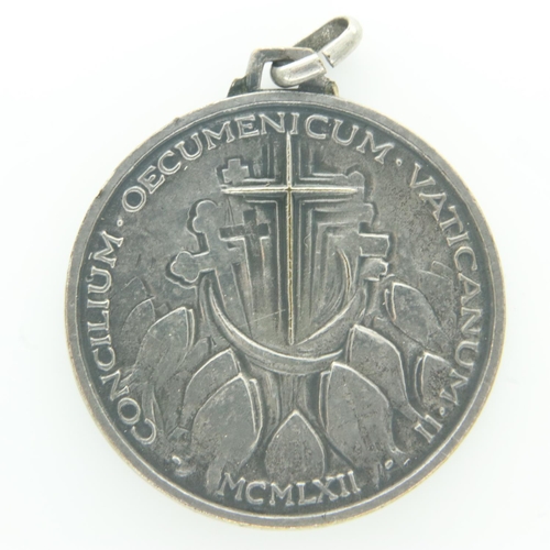 2082 - 1862 silver Papal medal of John XXIII, nEF with mount. UK P&P Group 0 (£6+VAT for the first lot and ... 