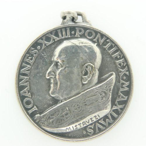 2082 - 1862 silver Papal medal of John XXIII, nEF with mount. UK P&P Group 0 (£6+VAT for the first lot and ... 