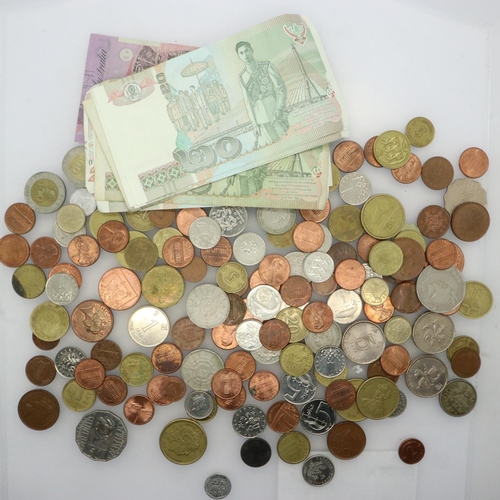 2181 - A quantity of 20th century world coins and banknotes. UK P&P Group 1 (£16+VAT for the first lot and ... 