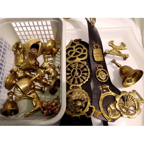 1107 - Mixed brass including horse brasses. UK P&P Group 2 (£20+VAT for the first lot and £4+VAT for subseq... 