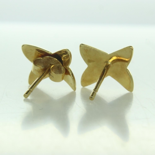 34 - 18ct gold earrings, 2.1g, lacking one back, Made by Tiffany. UK P&P Group 1 (£16+VAT for the first l... 